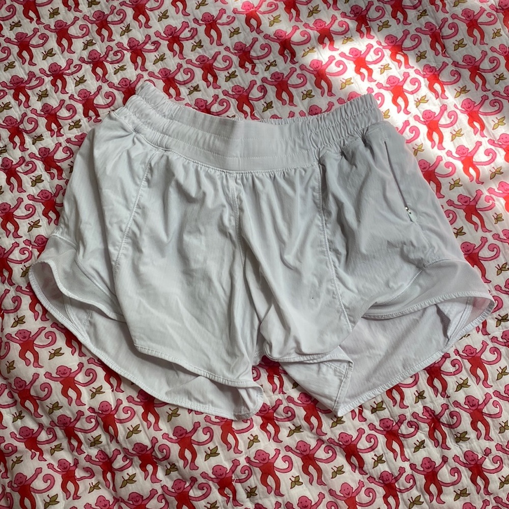 LULULEMON 4inch shorts size 4 hotty hot